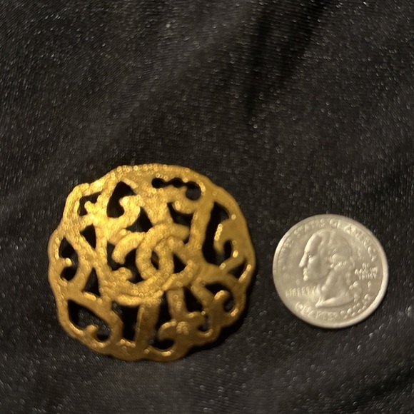 Euc Vintage CHANEL Filigree Gold Brooch CC Pin With COA - Picture 7 of 7